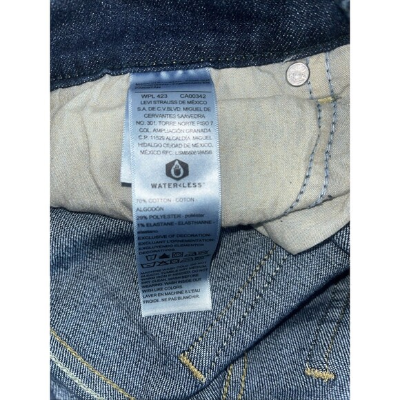 Levi’s Women’s NWT Signature  Gold Dark Wash mid-rise straight jeans size 2S - Picture 9 of 11